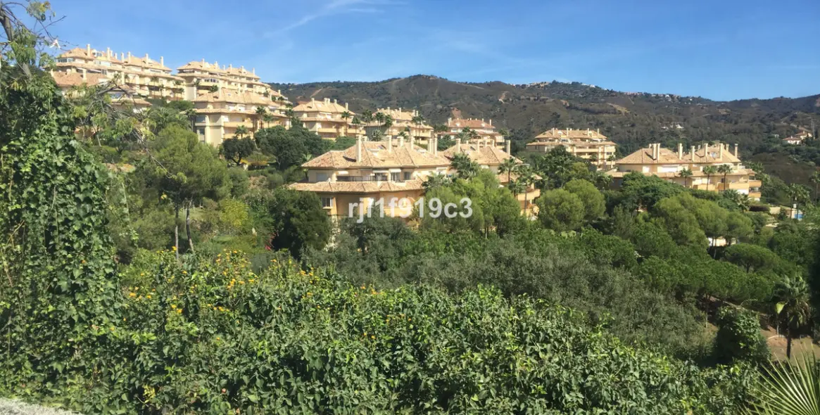 Sale of ground floor apartment in Elviria 27