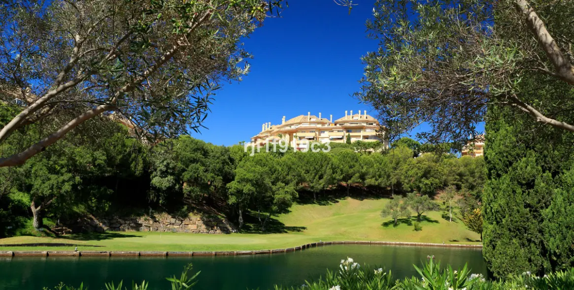 Sale of ground floor apartment in Elviria 30