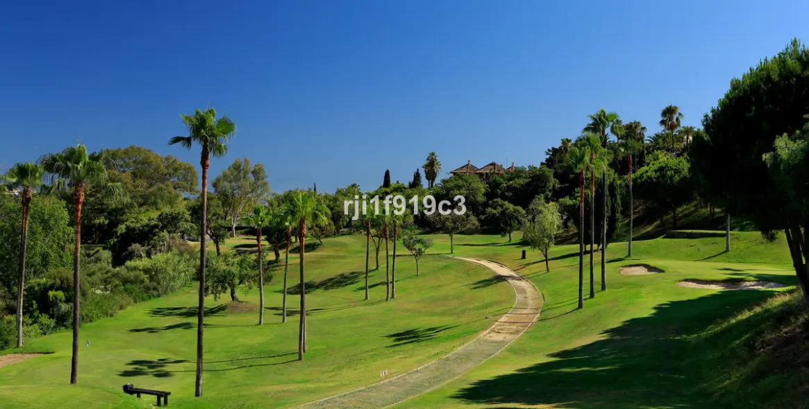 Sale of ground floor apartment in Elviria 31