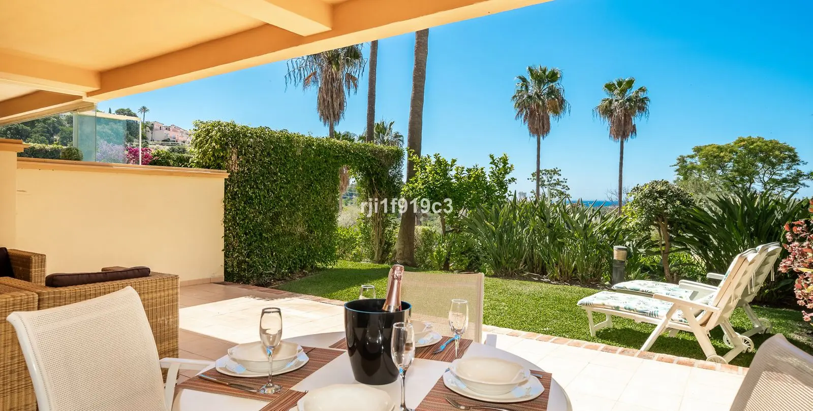 Sale of ground floor apartment in Elviria 1