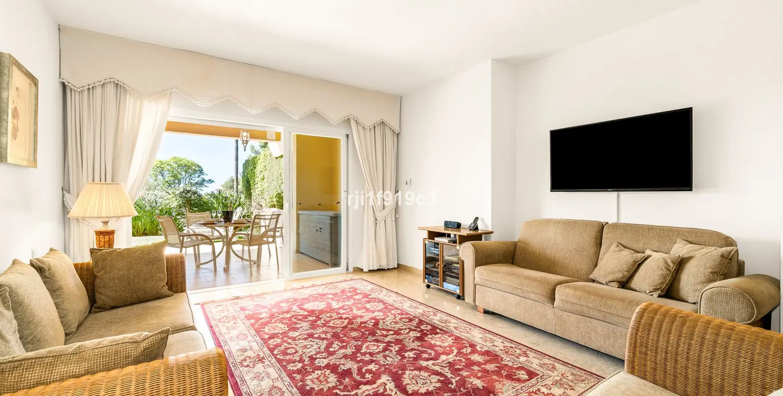 Sale of ground floor apartment in Elviria 2