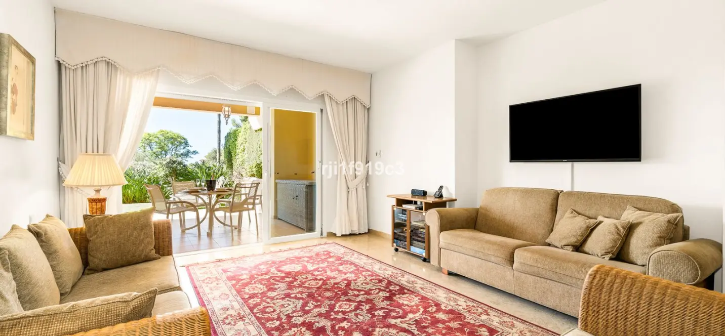 Sale of ground floor apartment in Elviria 1