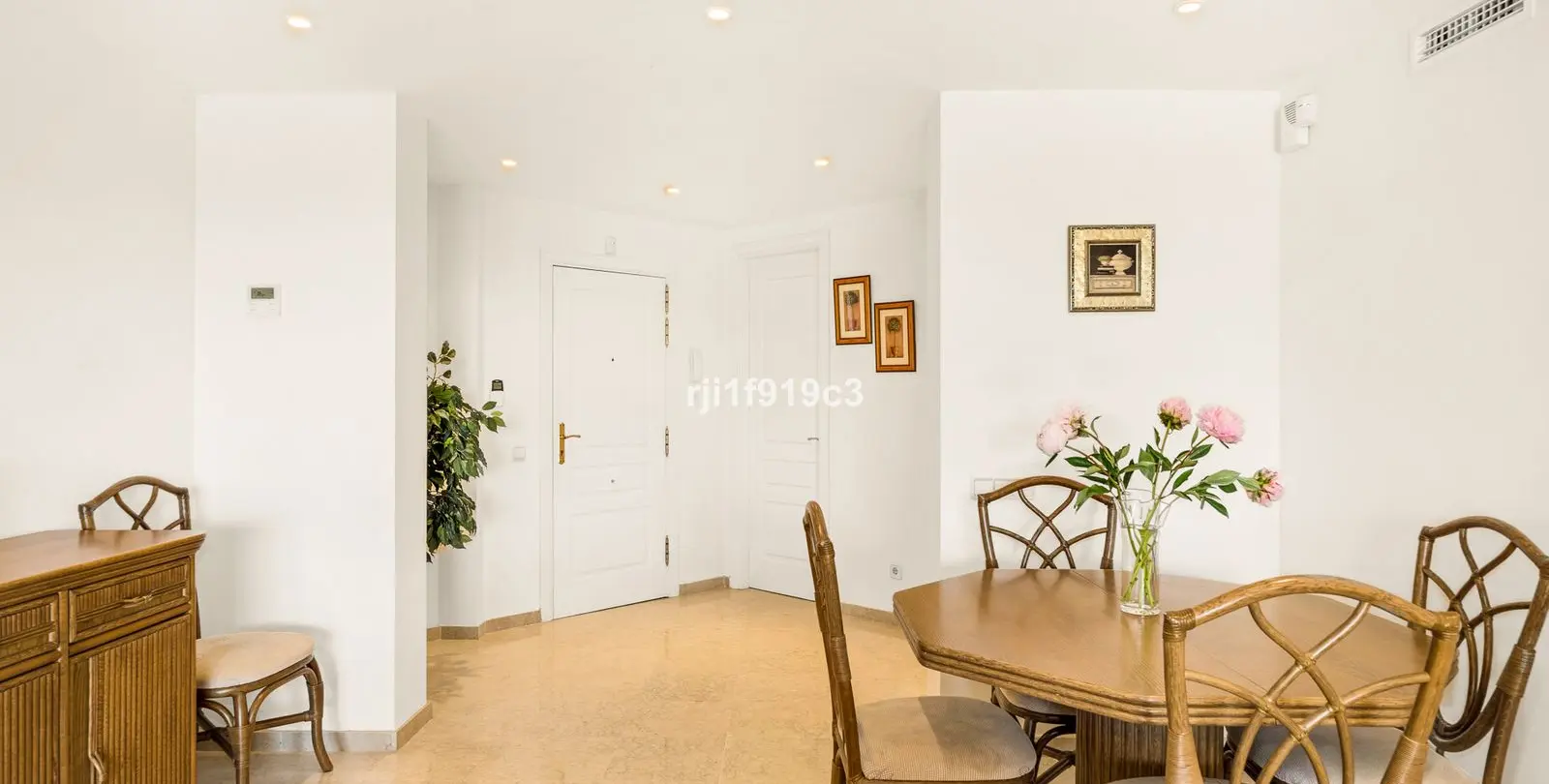 Sale of ground floor apartment in Elviria 3