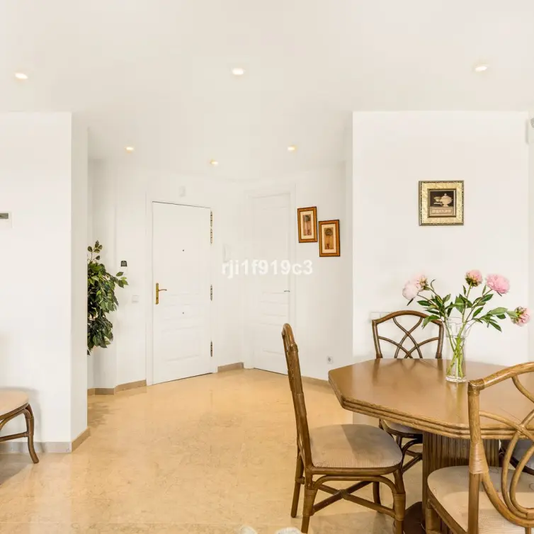 Sale of ground floor apartment in Elviria