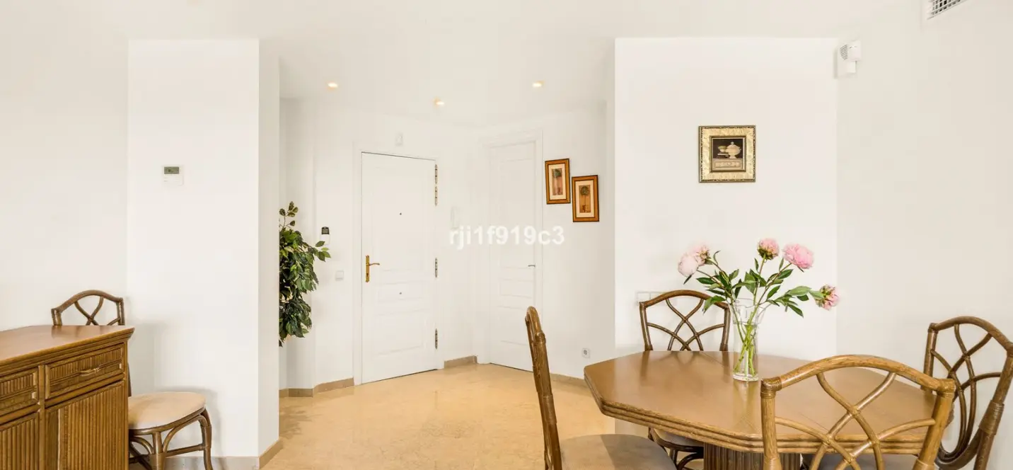 Sale of ground floor apartment in Elviria 2