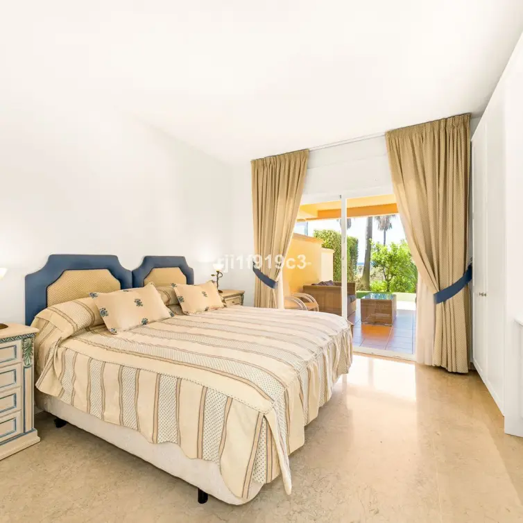 Sale of ground floor apartment in Elviria