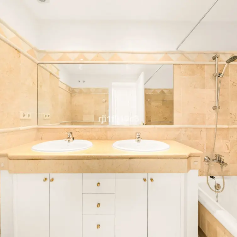Sale of ground floor apartment in Elviria