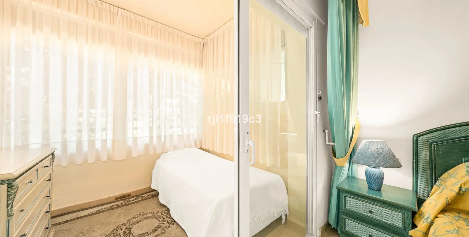 Sale of ground floor apartment in Elviria 7