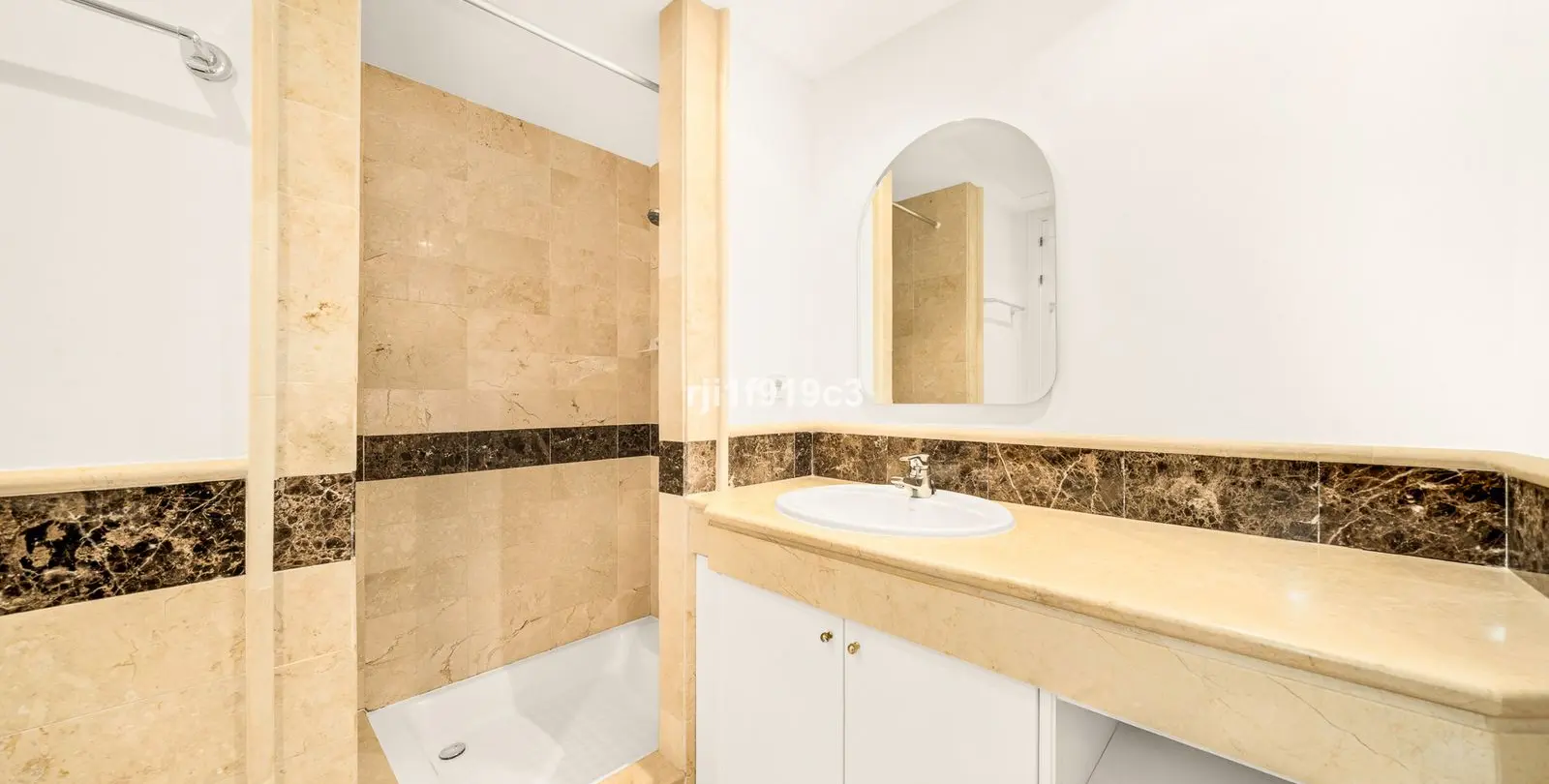 Sale of ground floor apartment in Elviria 8