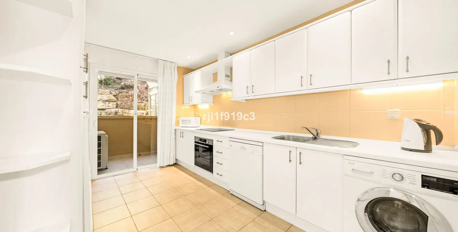 Sale of ground floor apartment in Elviria 9