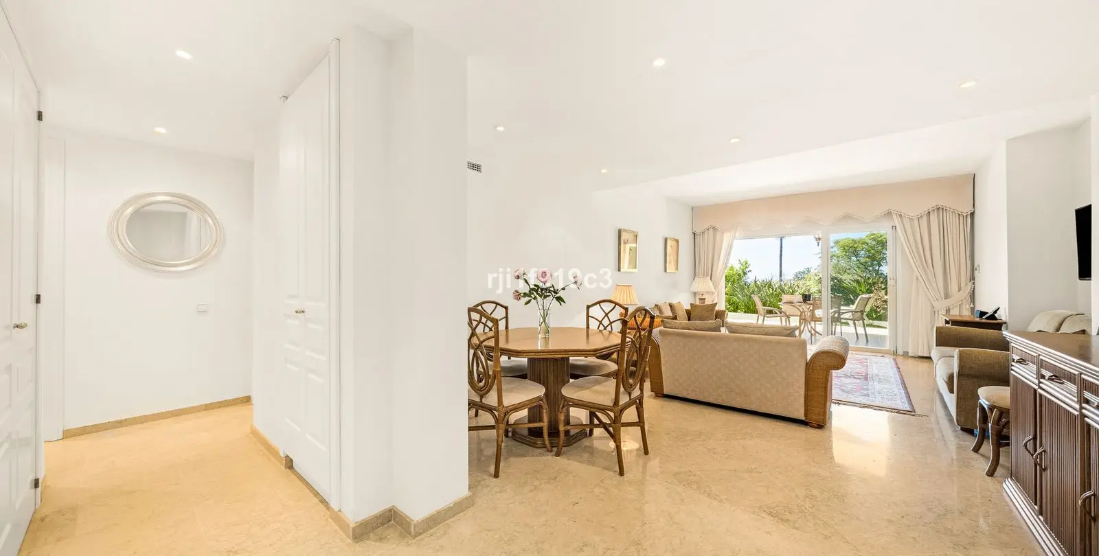 Sale of ground floor apartment in Elviria 11