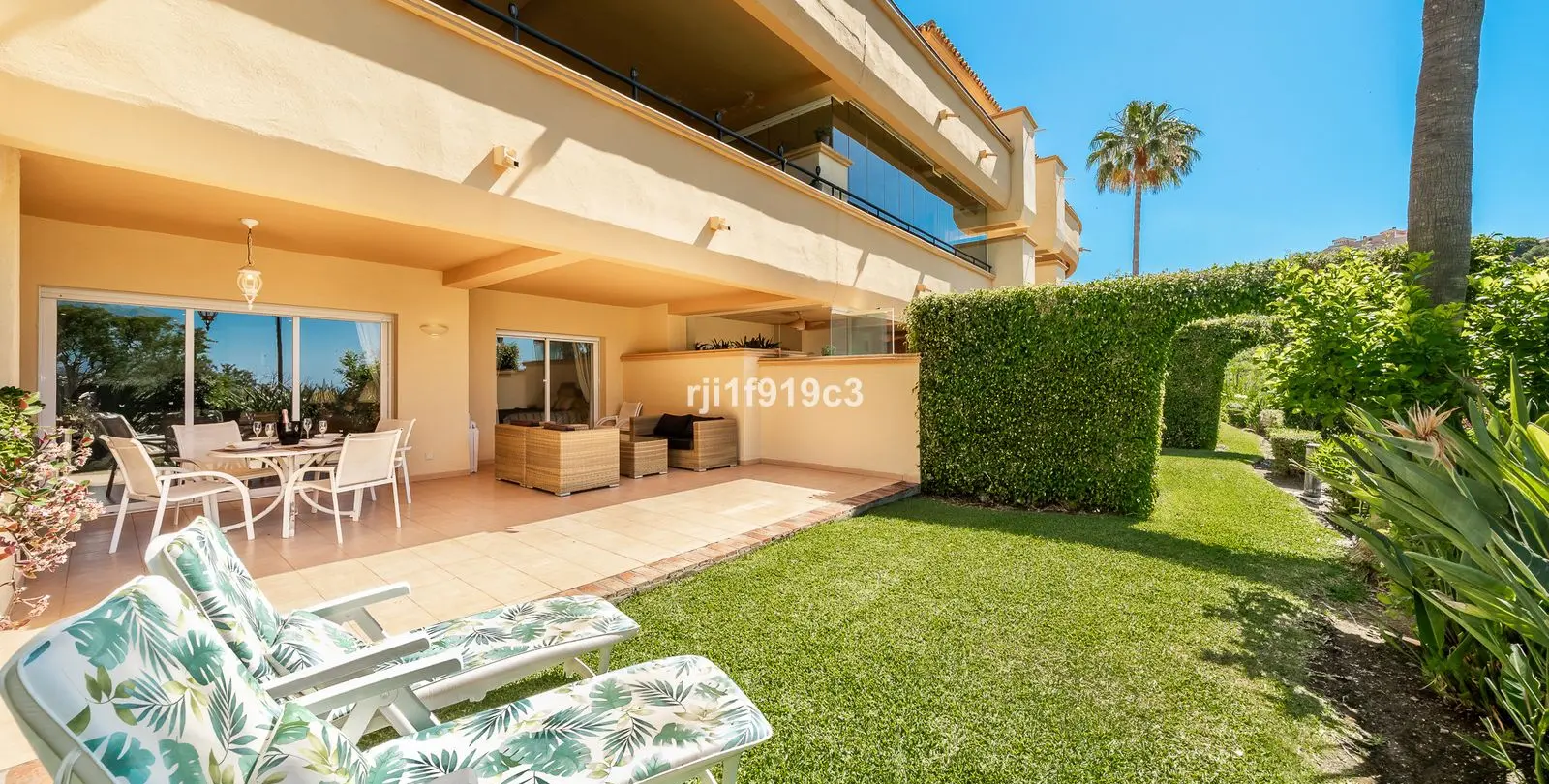Sale of ground floor apartment in Elviria 18