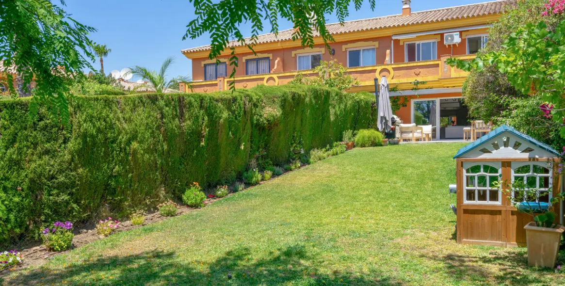 Sale of townhouse in Estepona 4