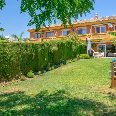 Sale of townhouse in Estepona