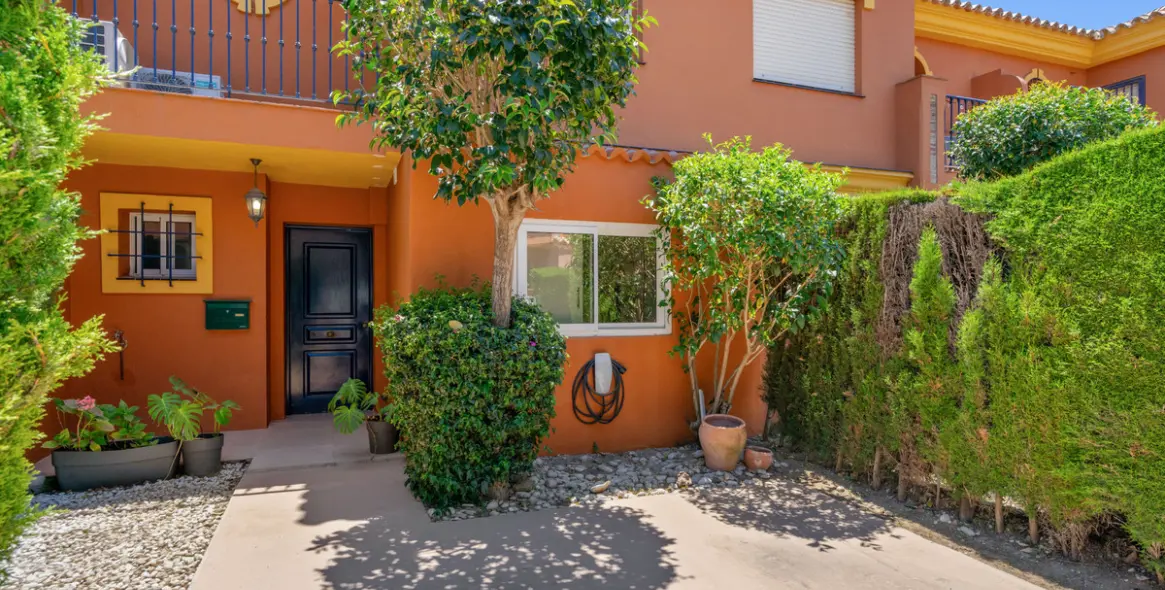 Sale of townhouse in Estepona 12