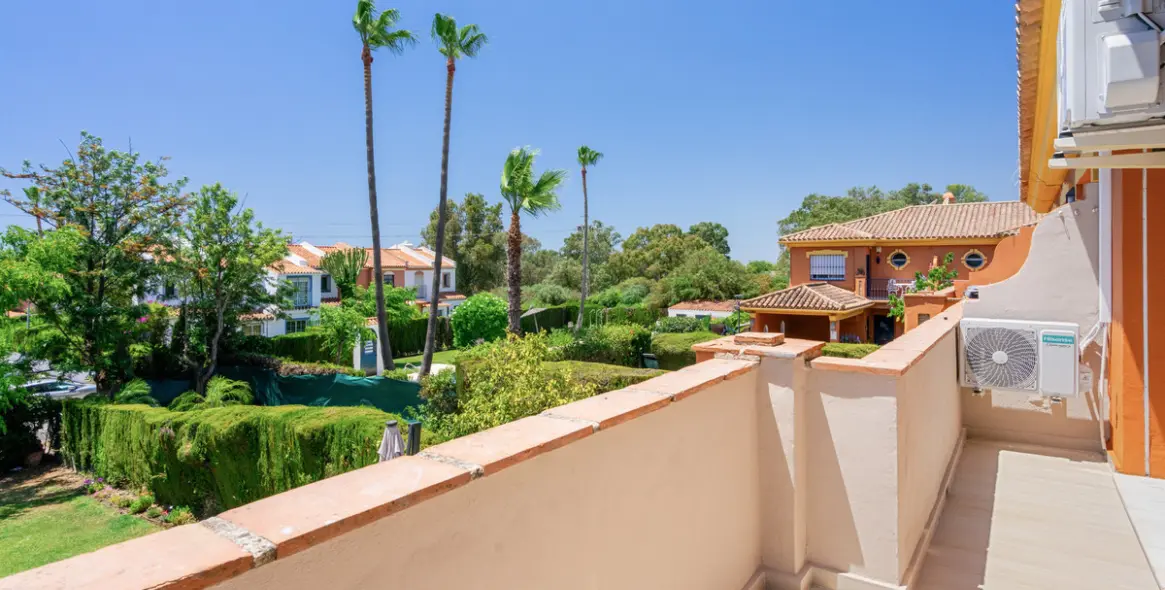Sale of townhouse in Estepona 24