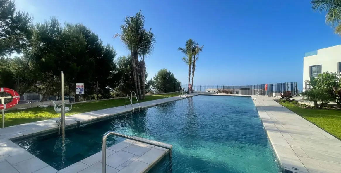 Sale of ground floor apartment in Benalmadena 1