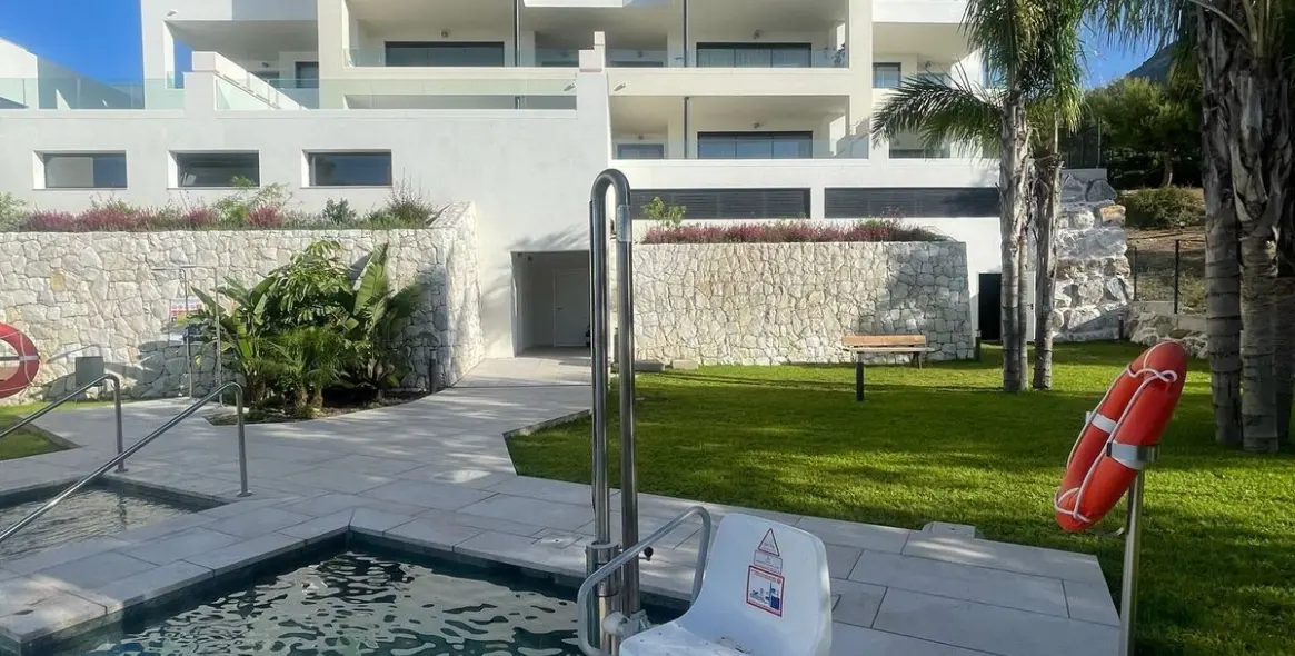 Sale of ground floor apartment in Benalmadena 2