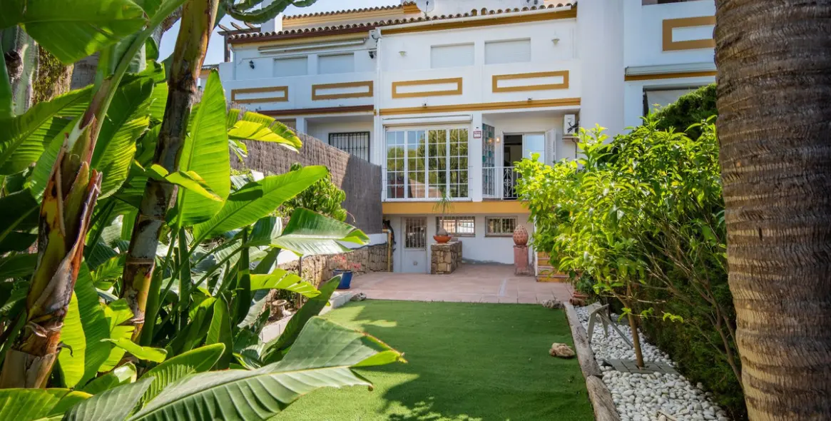 Sale of townhouse in Estepona 1