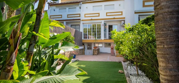 Sale of townhouse in Estepona 0
