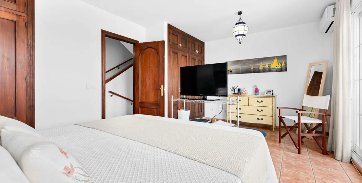 Sale of townhouse in Estepona 16