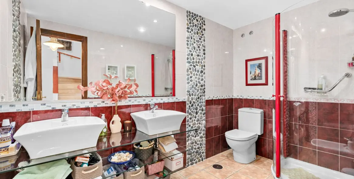 Sale of townhouse in Estepona 18