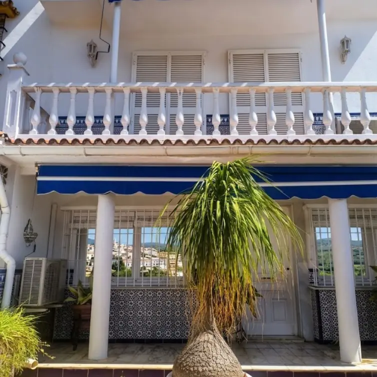 Sale of townhouse in Nueva Andalucía