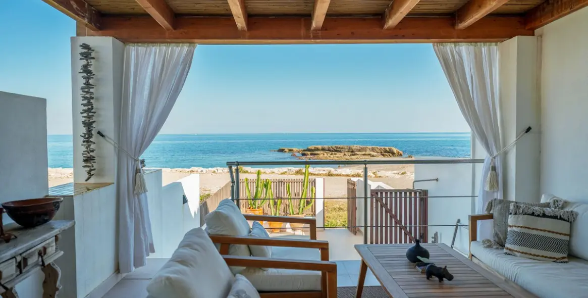 Sale of townhouse in Estepona 2