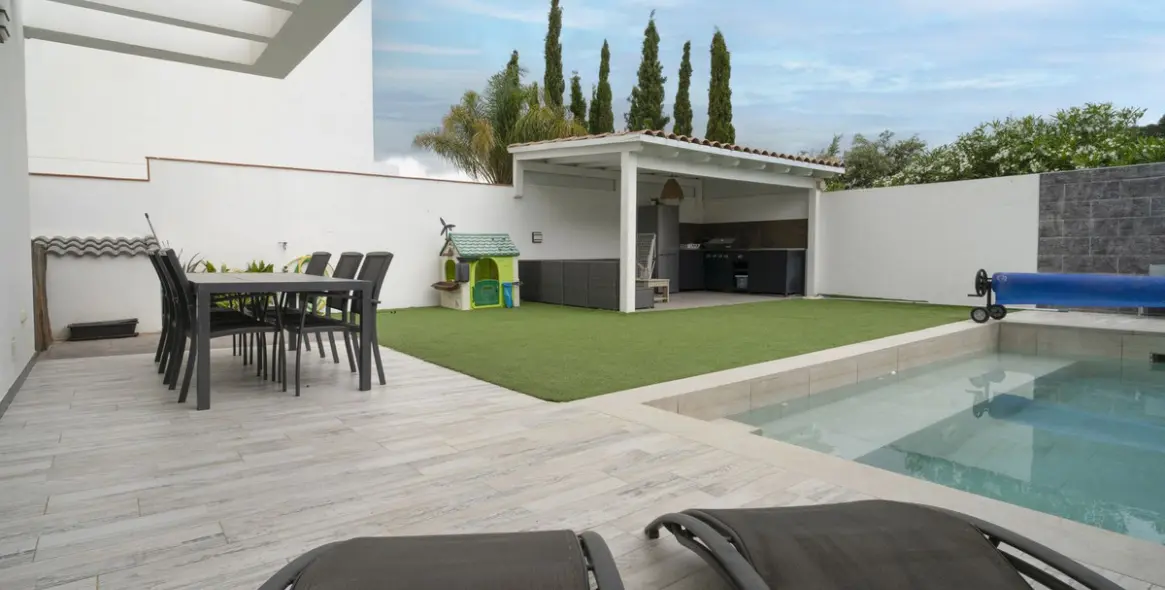Продажа  отдельно стоящей виллы в Málaga 30
