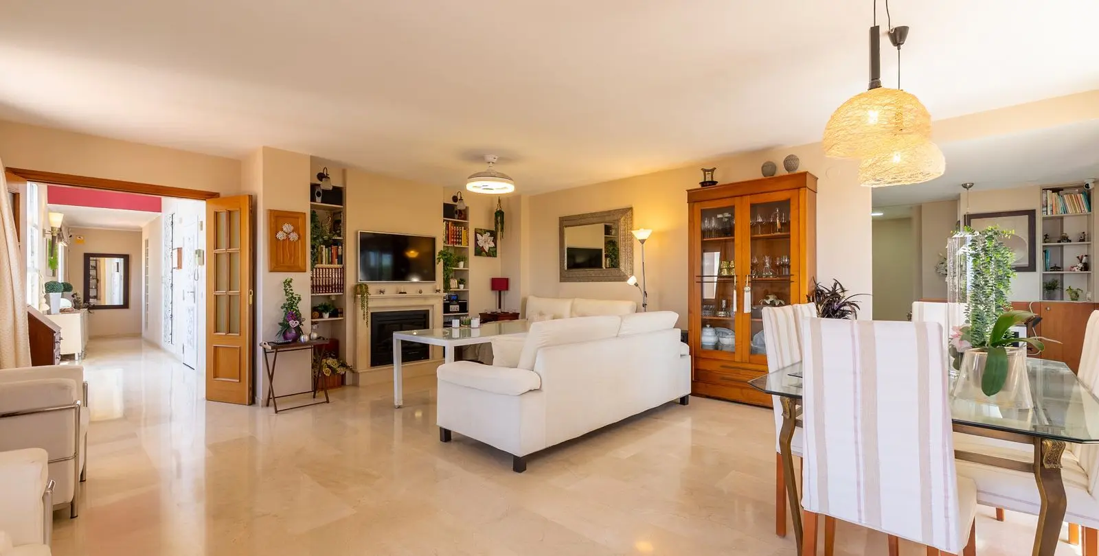 Sale of penthouse in Estepona 2