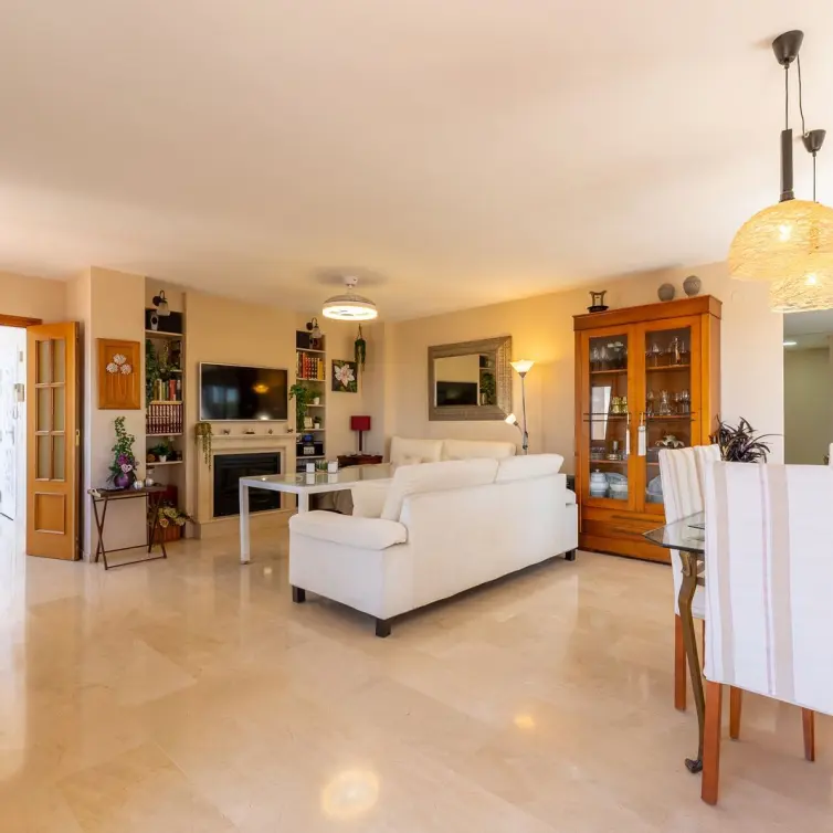 Sale of penthouse in Estepona