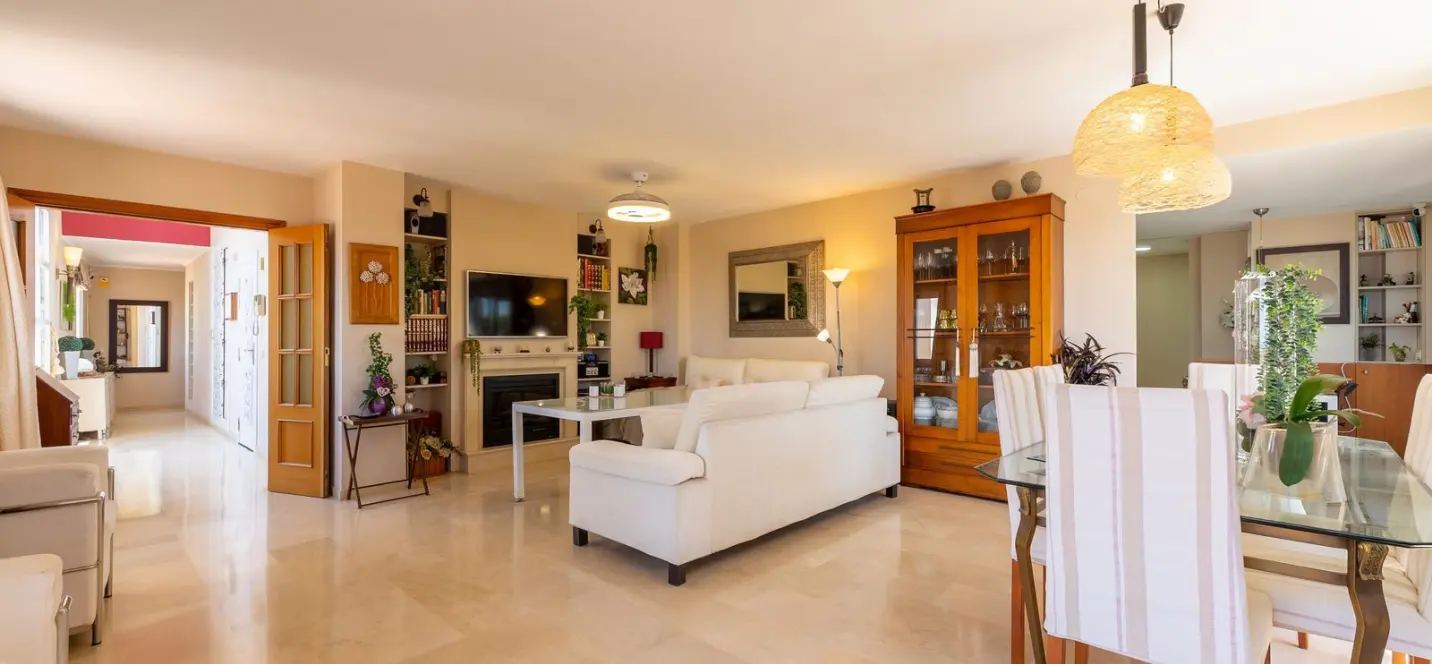 Sale of penthouse in Estepona 1