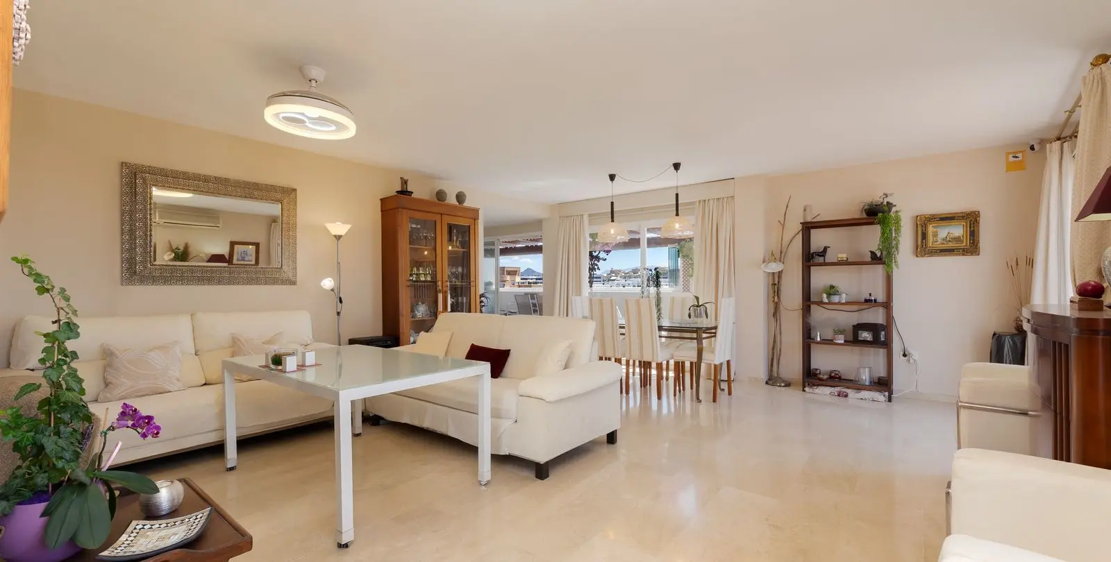 Sale of penthouse in Estepona 3