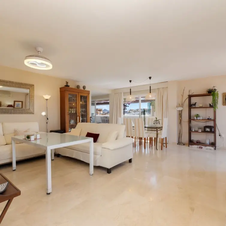 Sale of penthouse in Estepona