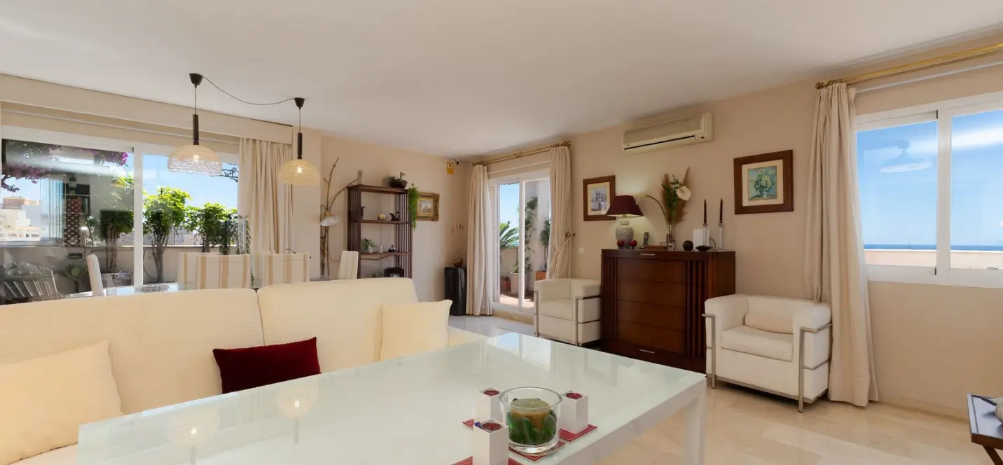 Sale of penthouse in Estepona 3
