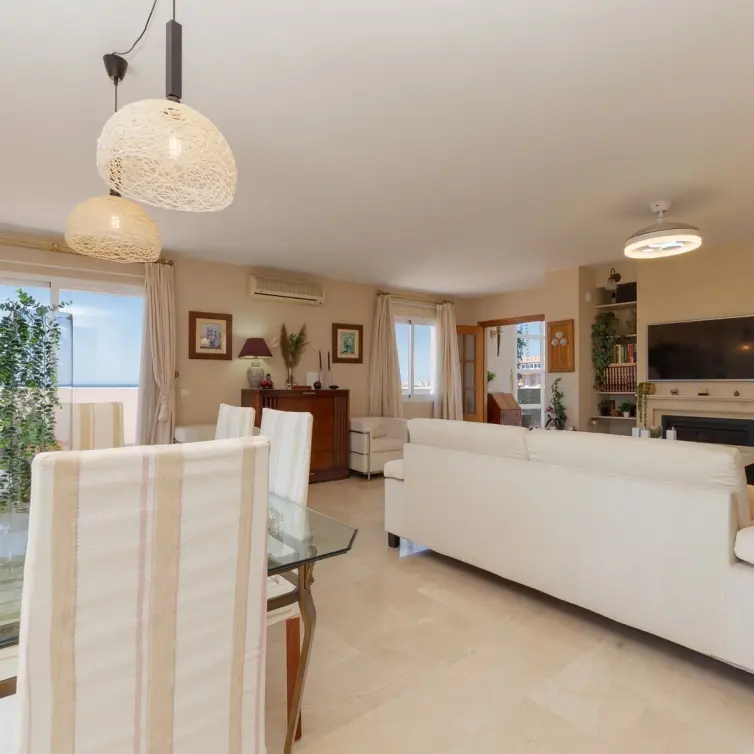 Sale of penthouse in Estepona