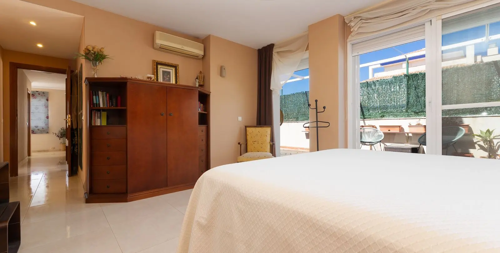 Sale of penthouse in Estepona 32