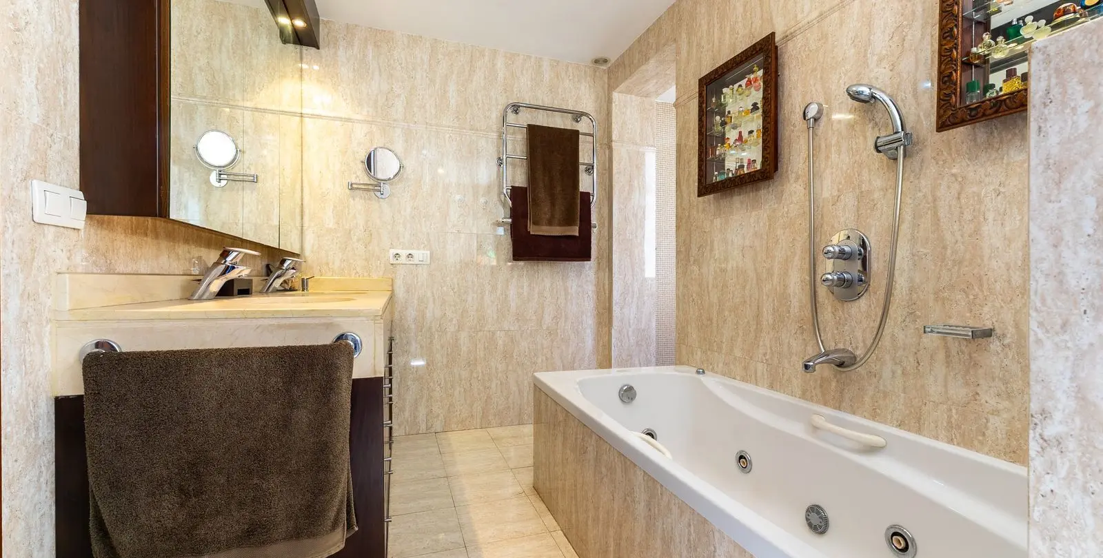 Sale of penthouse in Estepona 39