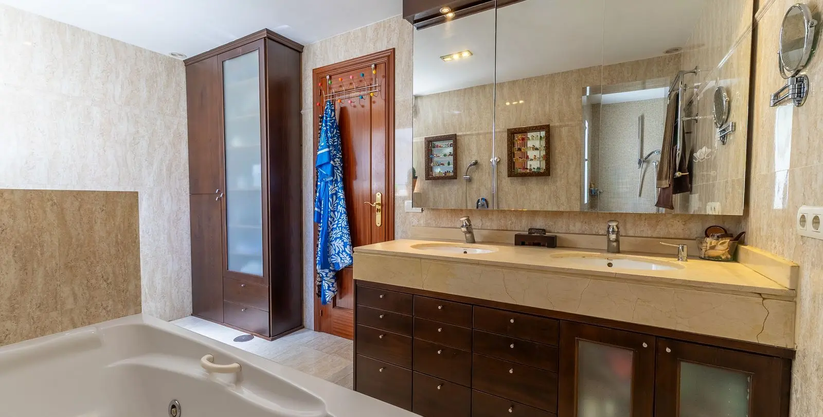Sale of penthouse in Estepona 40