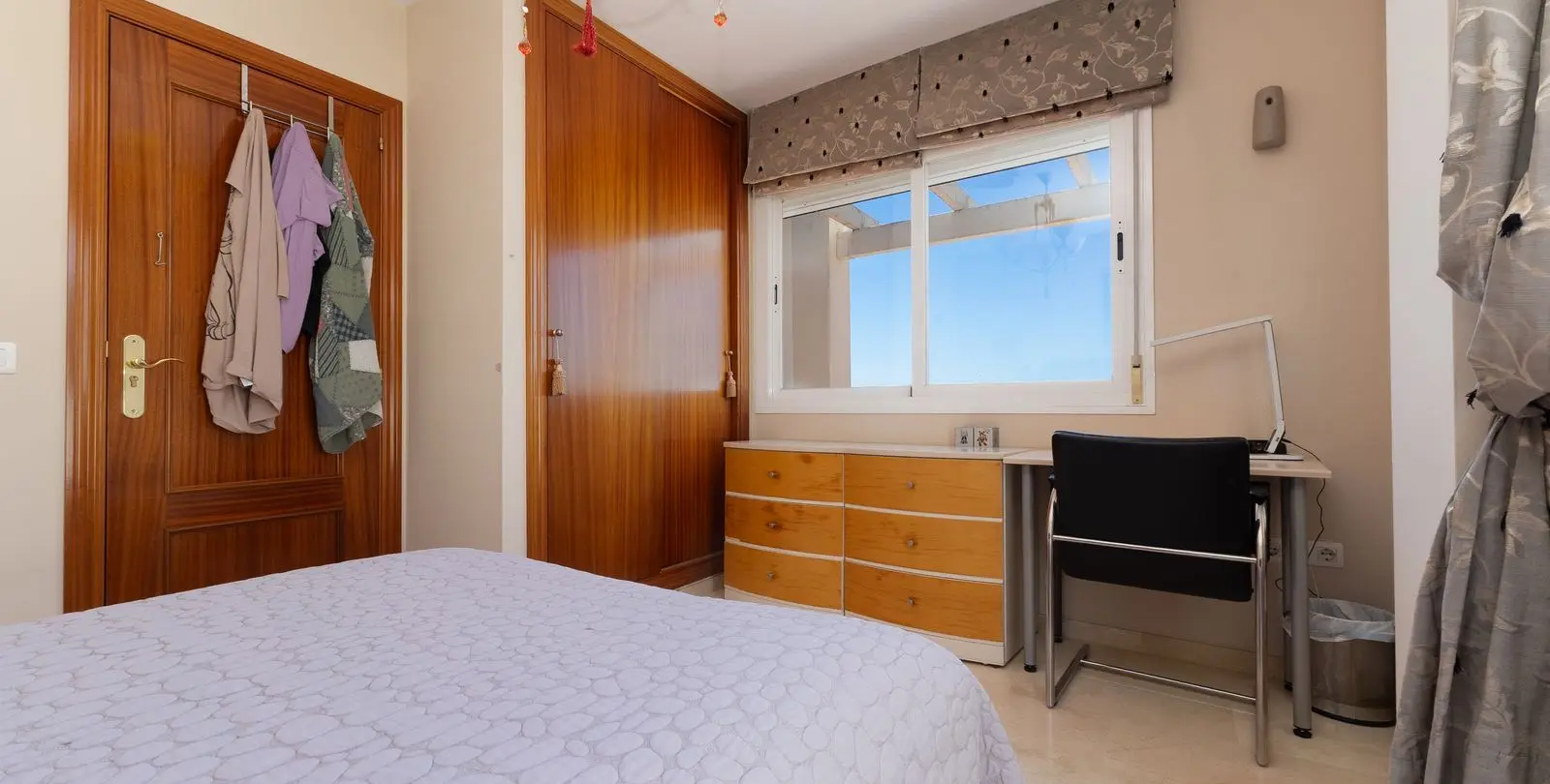 Sale of penthouse in Estepona 45