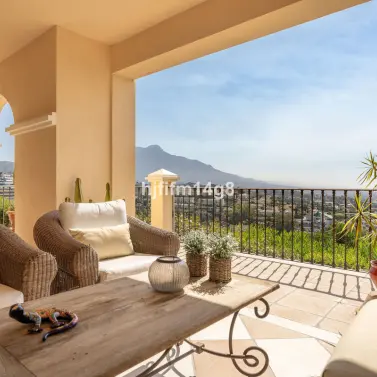 Sale of ground floor apartment in Benahavís