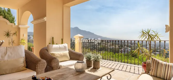 Sale of ground floor apartment in Benahavís 0