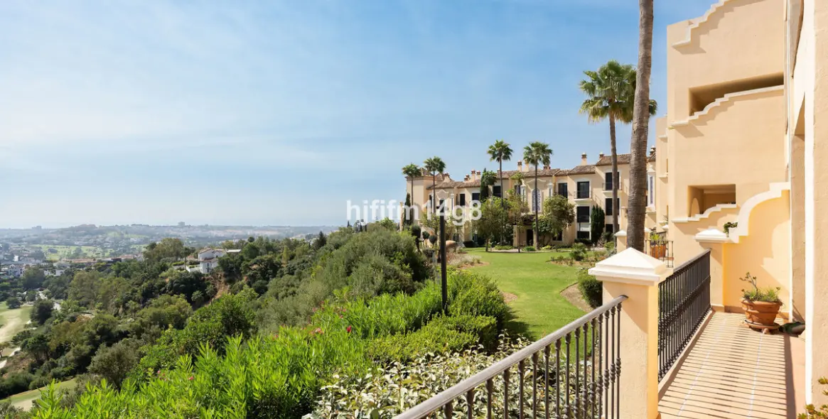 Sale of ground floor apartment in Benahavís 2