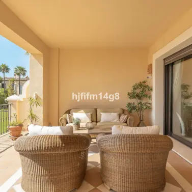 Sale of ground floor apartment in Benahavís
