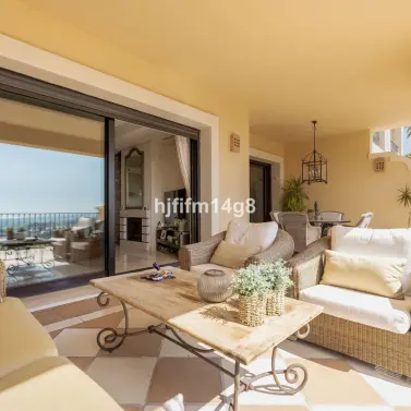 Sale of ground floor apartment in Benahavís