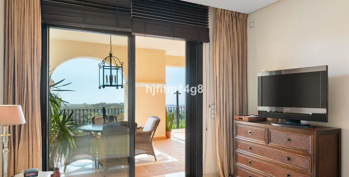 Sale of ground floor apartment in Benahavís 12
