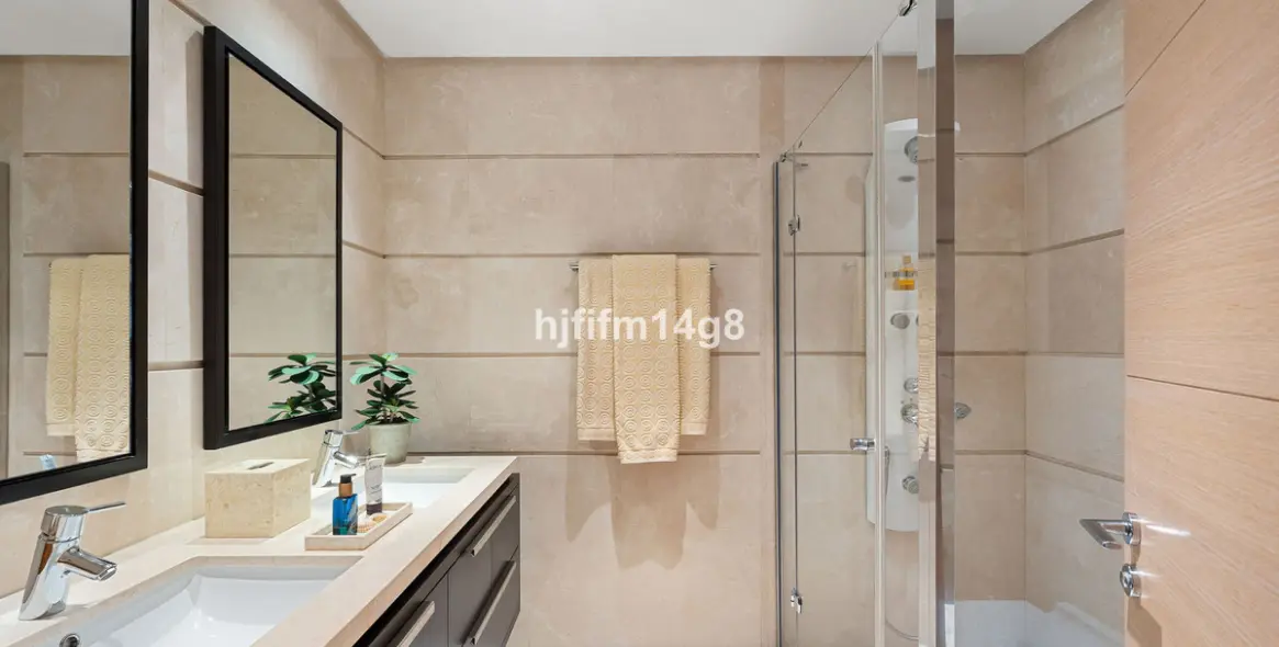 Sale of ground floor apartment in Benahavís 16