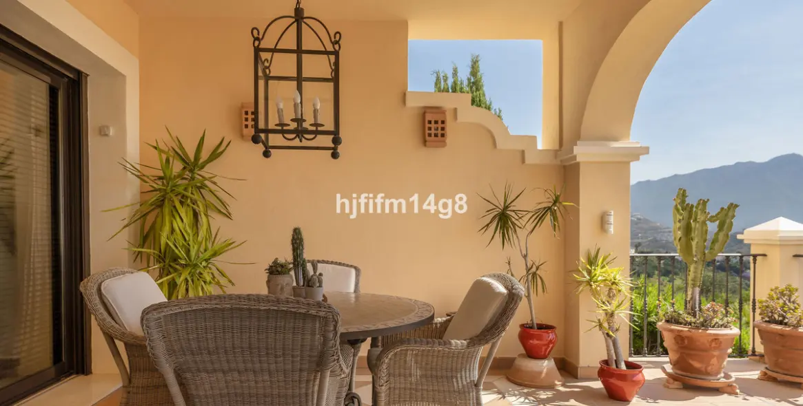 Sale of ground floor apartment in Benahavís 19