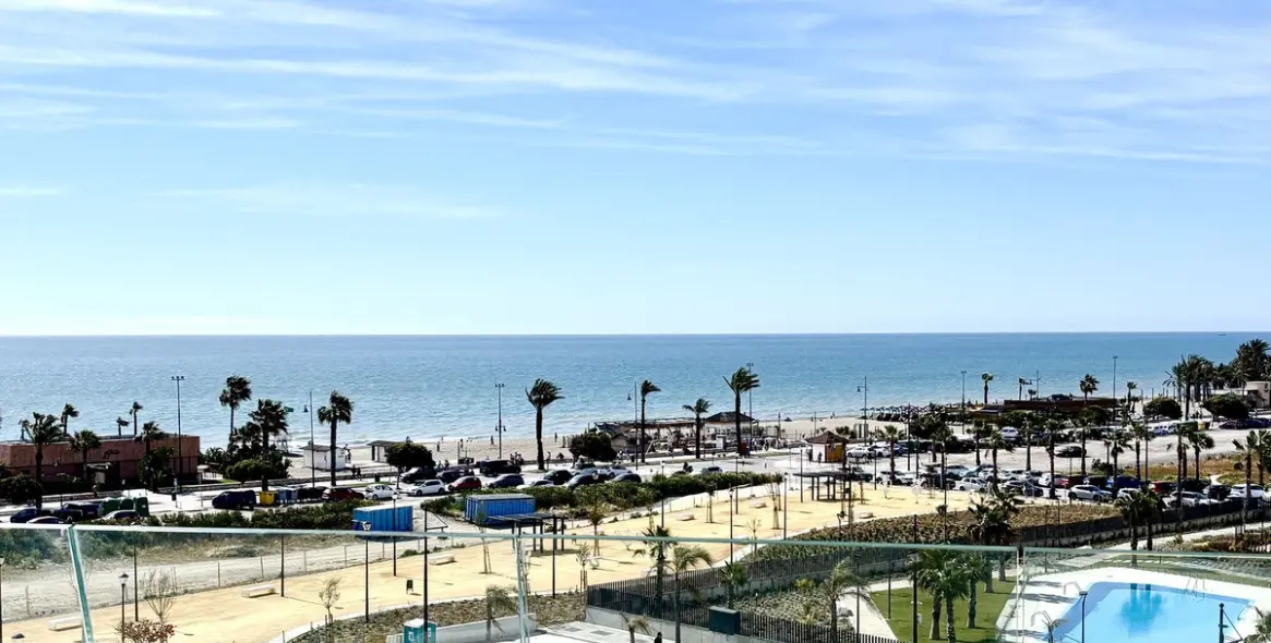 Venta de apartamento en planta media en Torremolinos 2