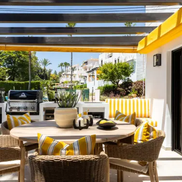 Sale of middle floor apartment in Nueva Andalucía
